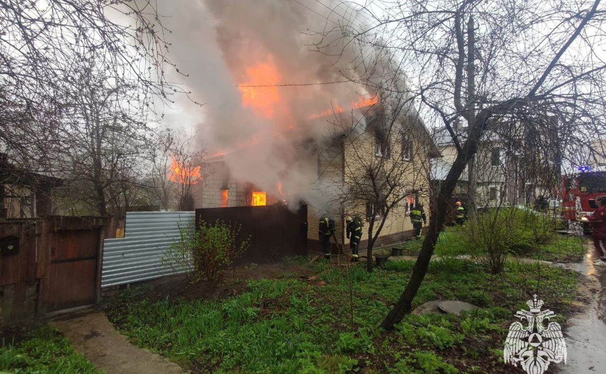 Серьезный пожар на Одоевской улице: загорелся жилой дом