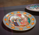 В Туле завершается выставка уникальных расписных тарелок