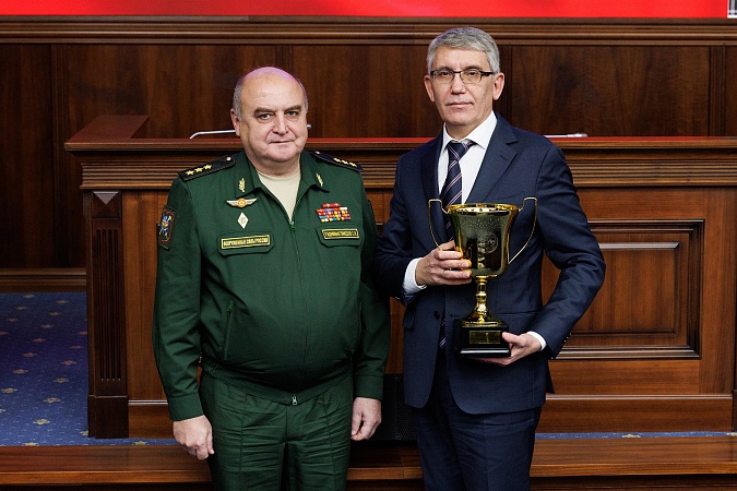 Тульская область получила кубок Минобороны за вклад в укрепление обороноспособности страны