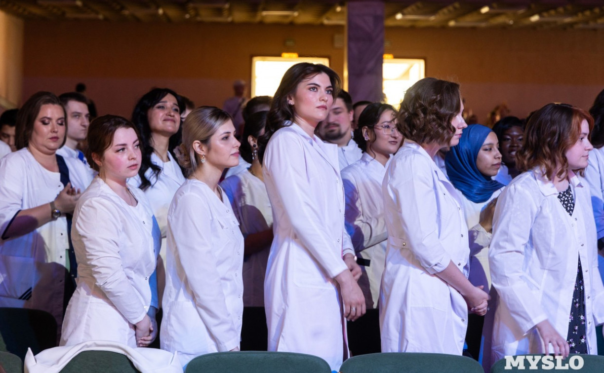 Будущим врачам в Тульской области доплачивают к стипендии до 10 000 рублей