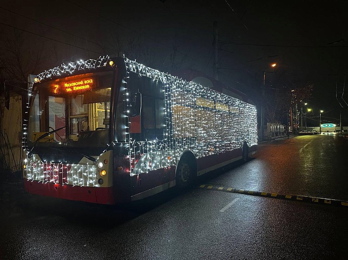 В тульских автобусах и трамваях с 25 декабря начнут включать новогодние песни 