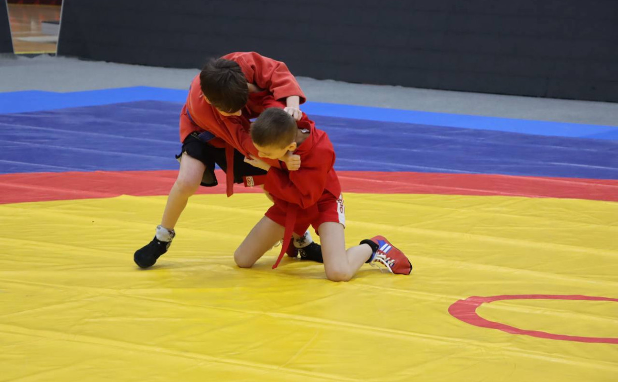 В Туле проходит турнир по самбо «Мой первый старт»