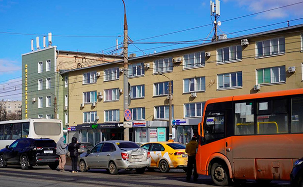 На проспекте Ленина в Туле произошло двойное ДТП с автобусом