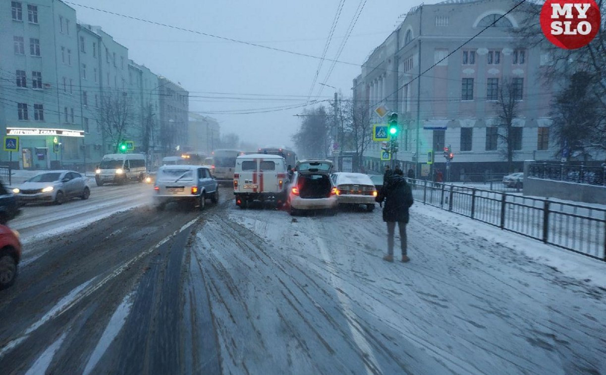 На проспекте Ленина в Туле тройное ДТП спровоцировало огромную пробку