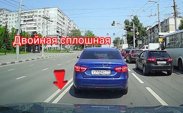 На ул. Октябрьской водитель Lada Vesta «не разглядел» двойную сплошную