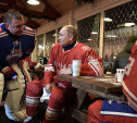 Алексей Дюмин сыграл в хоккей с Владимиром Путиным на Красной площади