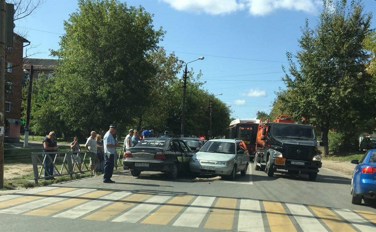 На ул. Кирова в Туле столкнулись четыре машины