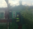 В Суворовском районе сотрудники МЧС час тушили крупный пожар