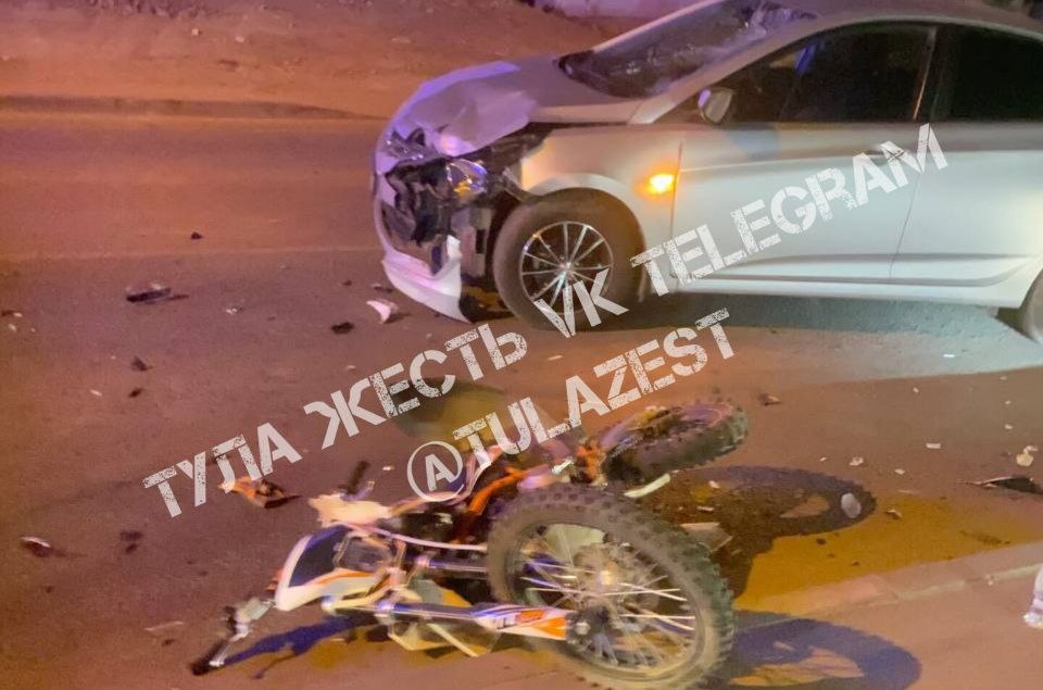 На ул. Щегловская Засека подросток на питбайке врезался в Hyundai Solaris