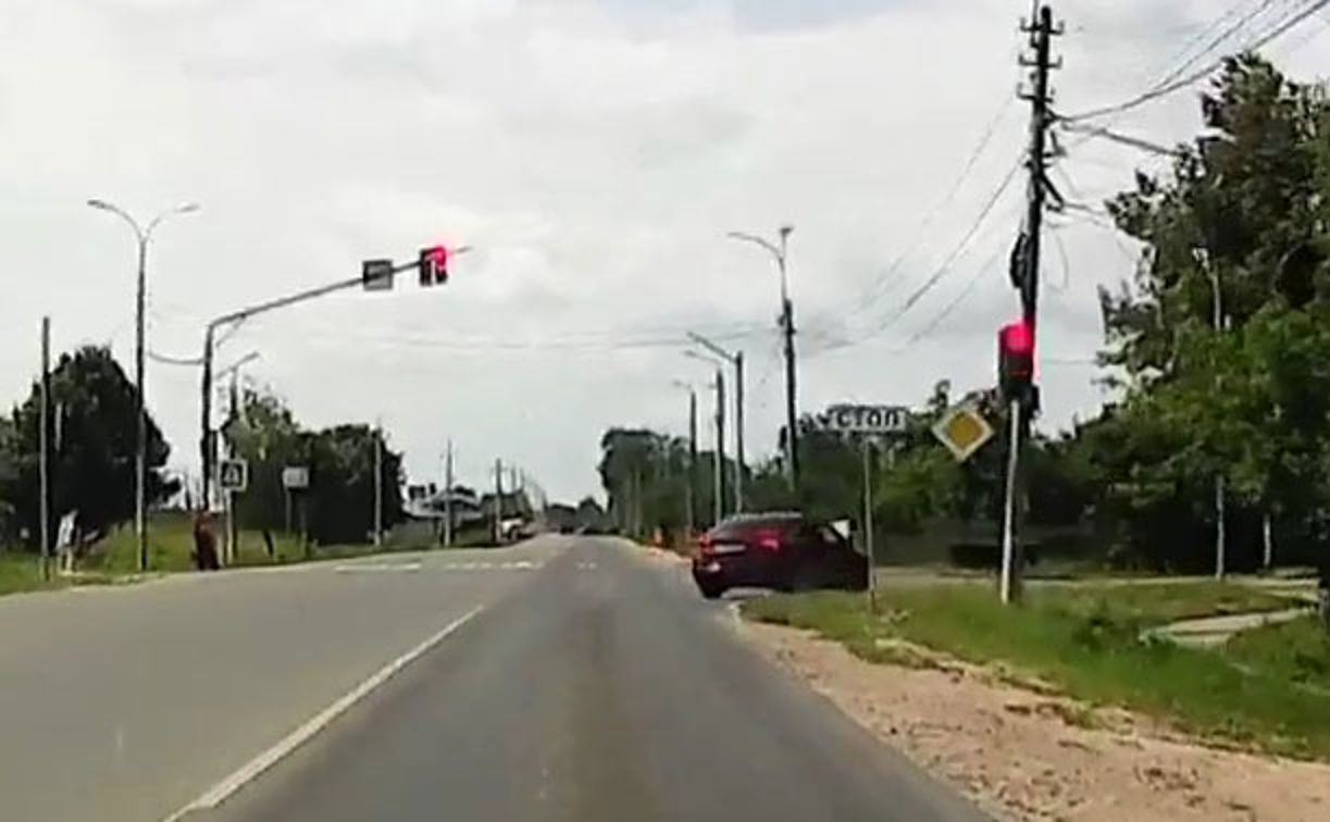 В Щекино водителя красной Škoda оштрафовали за проезд на красный