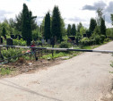 В Туле на городском кладбище № 1 поставили шлагбаум 