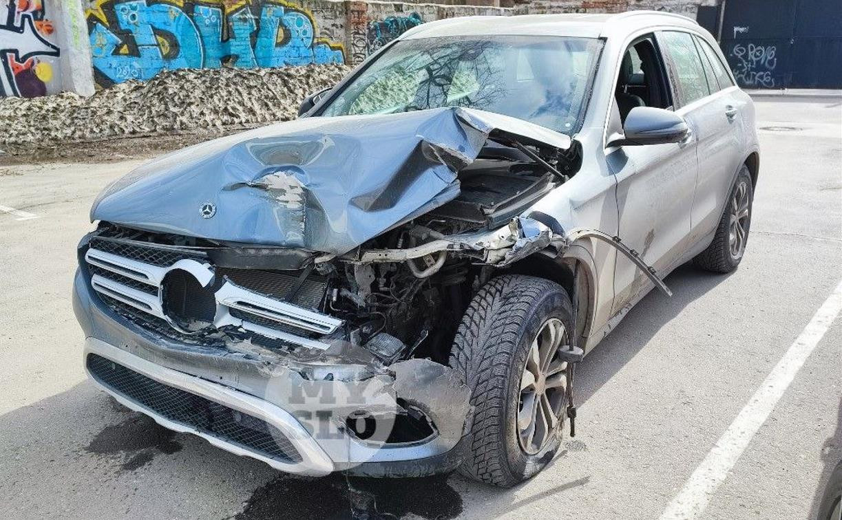 В Туле неадекватный водитель разбил три машины, бросил авто на парковке и ушел