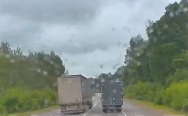 Под Тулой водитель грузовика едва не устроил лобовое ДТП