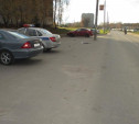 В Тульской области пьяный скутерист врезался в машину на парковке