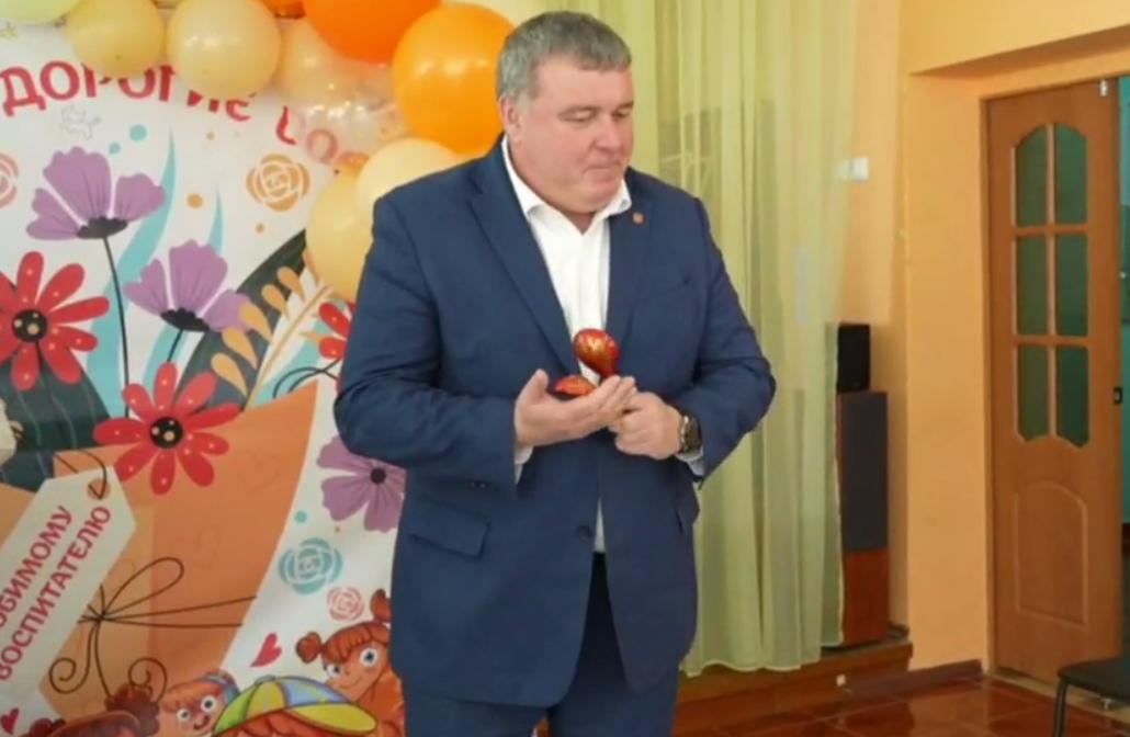 Глава администрации Тулы Илья Беспалов сыграл на ложках в детском саду: видео