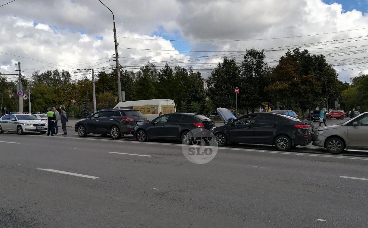 В Туле на проспекте Ленина из-за ДТП образовалась пробка