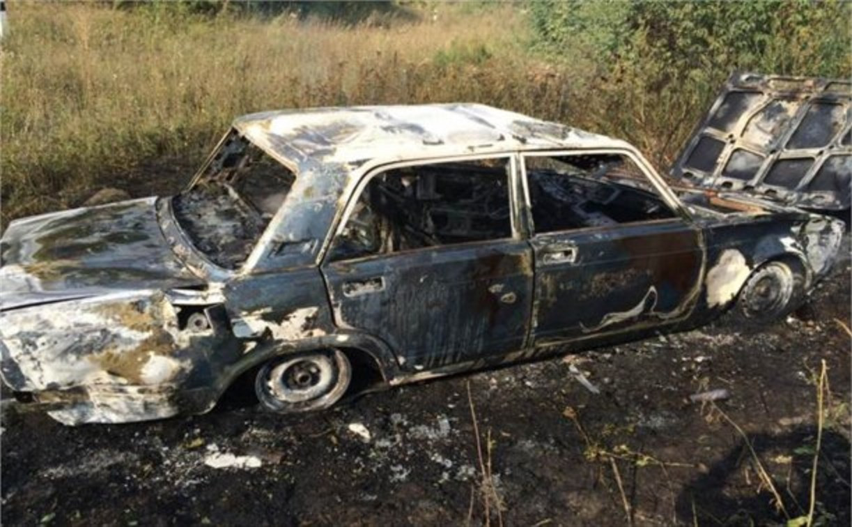 Под Волово слетел в кювет и сгорел автомобиль