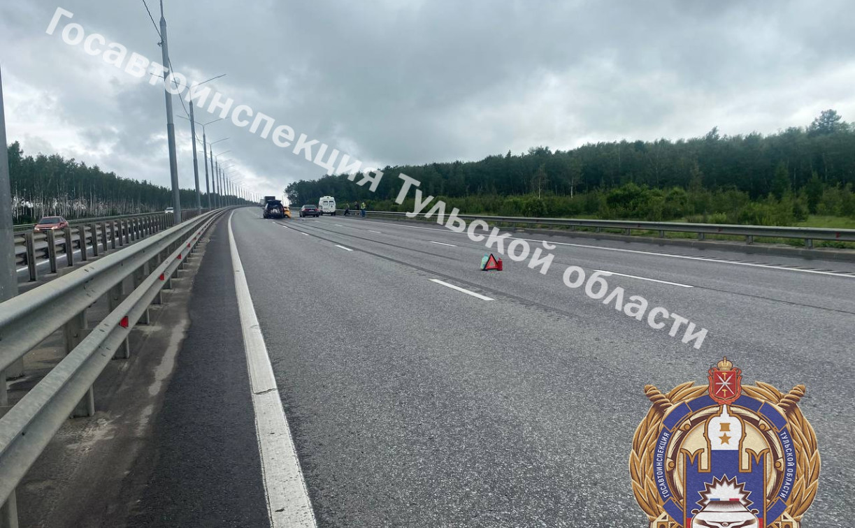 В Ясногорском районе Dodge на трассе М-2 влетел в стоящий Volkswagen 