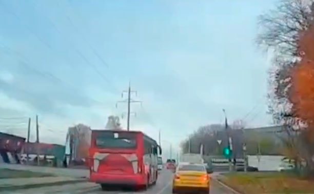 В Глушанках водитель автобуса решил, что ему можно по встречке