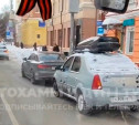 На ул. Демонстрации водителей не смущает, что они вынуждают нарушать ПДД
