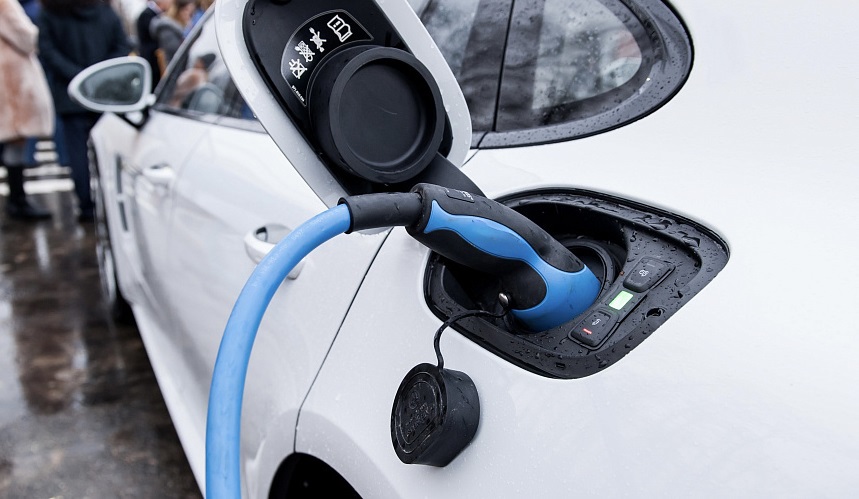 В Тульской области на трассе установили новую станцию зарядки для электромобилей 