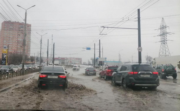 «Две трети снега растаяло, плюс дождь»: в администрации объяснили воскресный потоп в Туле