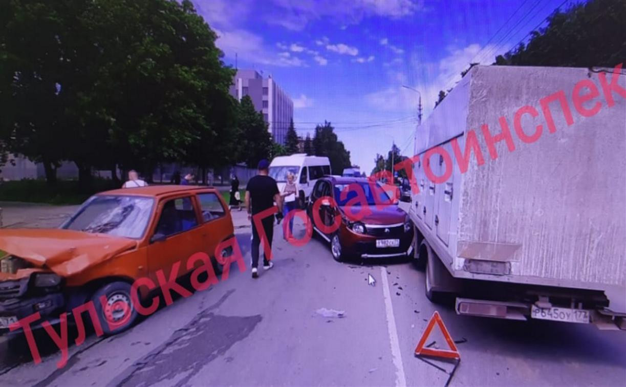 Пенсионерка на красной «Оке» устроила тройное ДТП на улице Кутузова 
