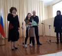 В Новомосковске наградили школьницу, которая помогла задержать грабителя
