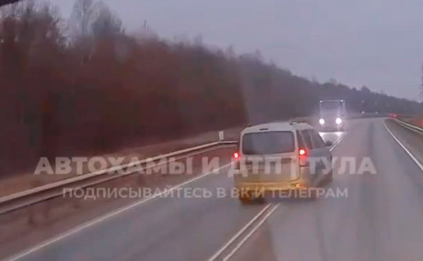 «Полсекунды, и был бы труп»: под Тулой водитель пошел на опасный обгон