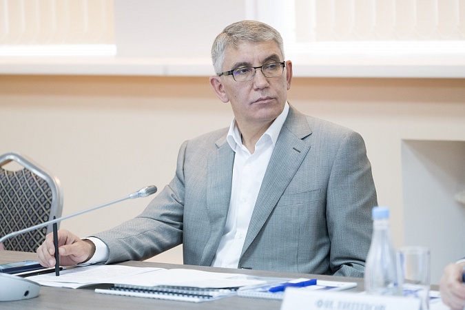 Дмитрий Миляев поздравил работников строительной отрасли с профессиональным праздником