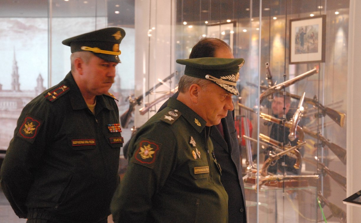 Замминистра обороны РФ оценил экспозицию Тульского музея оружия