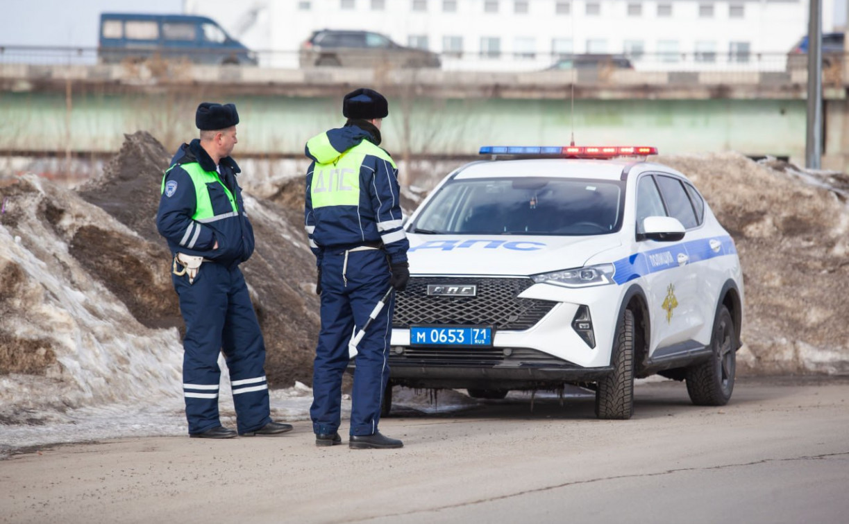 В Новомосковске водитель пытался подкупить инспектора ГИБДД