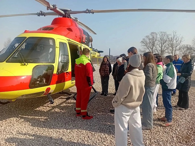 В Тульской области будущие медики учатся спасать жизни на борту вертолёта «Ансат»
