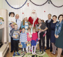 Сотрудники Росгвардии поздравили детей Алексинской школы с новогодними праздниками