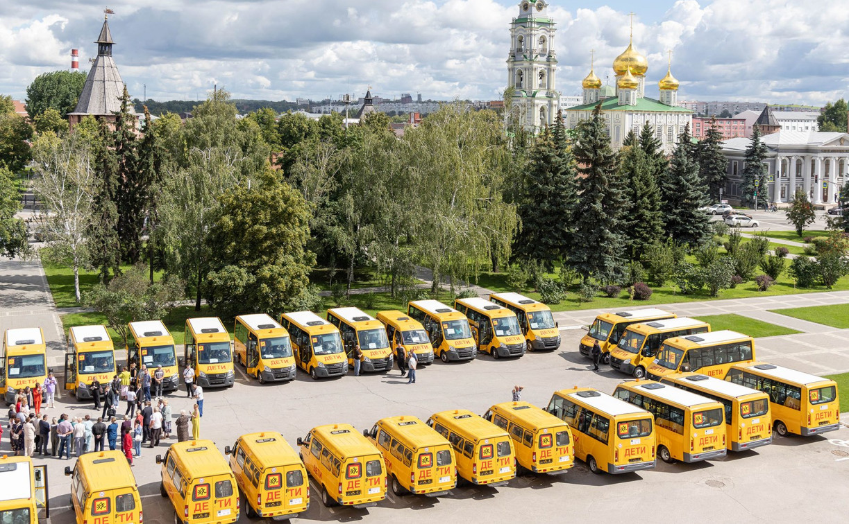 Тульским школам передали 61 новый автобус