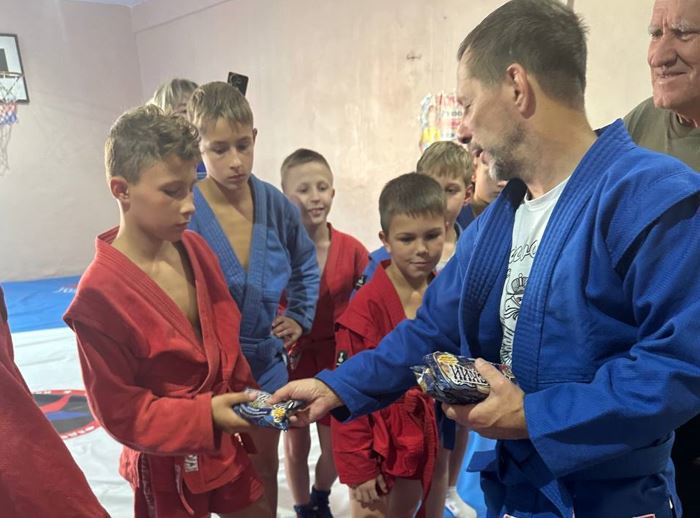 Тульский самбист Дмитрий Шишкин провёл в ДНР мастер-классы для юных спортсменов