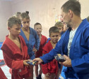 Тульский самбист Дмитрий Шишкин провёл в ДНР мастер-классы для юных спортсменов