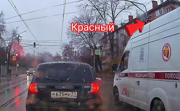 На ул. Оружейной два водителя решили, что им можно на красный, как скорой