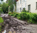 «Из подъезда выход теперь в траншею!»: жители дома на улице Кауля оказались в плену дорожных работ