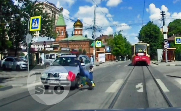 В Туле на ул. Ф. Энгельса сбили женщину: момент наезда попал на видеорегистратор