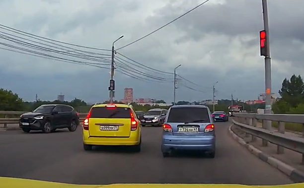 В Туле автомобилист «оригинально» сократил дорогу