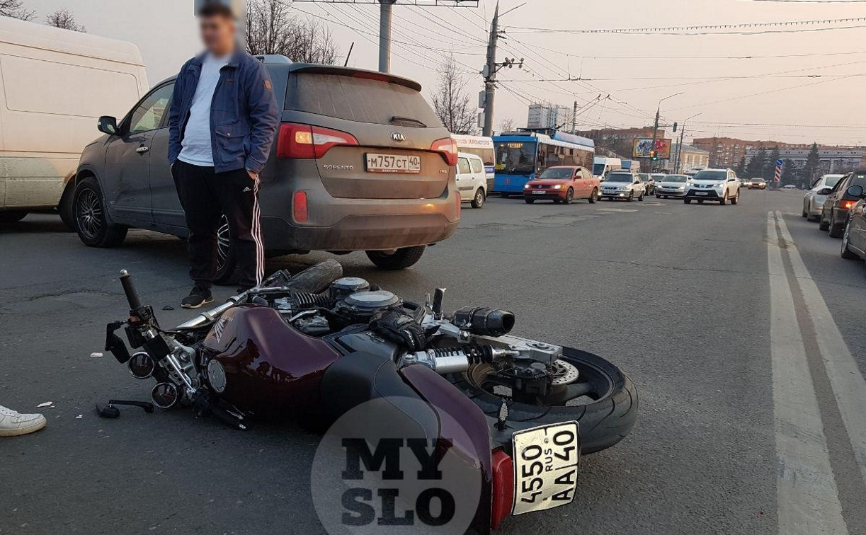В Туле внедорожник подрезал мотоциклиста