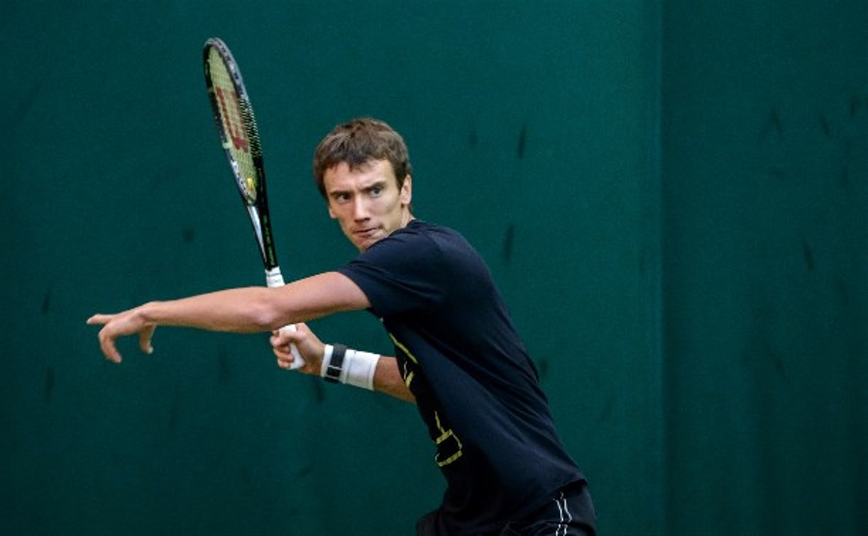 Теннисист Андрей Кузнецов одержал победу в первом круге турнира в Женеве