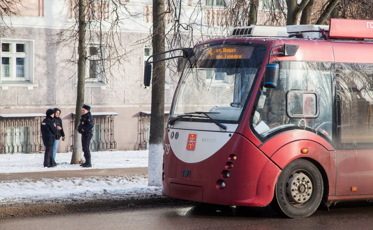 В тульском троллейбусе обнаружили бесхозный пакет