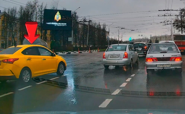 На пр. Ленина водитель такси выехал в лоб встречному движению