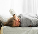 Сонливость и боли в животе: Роспотребнадзор рассказал о признаках переутомления у детей
