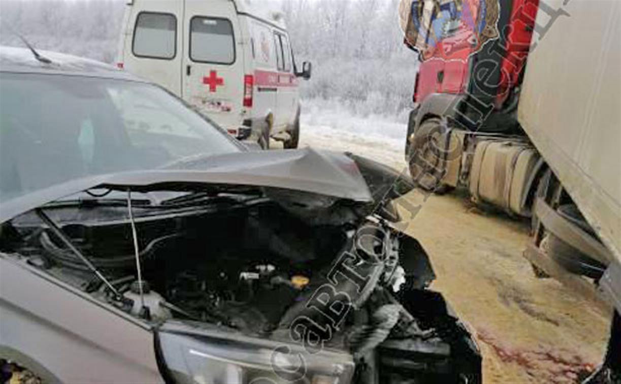 В Тульской области в ДТП с грузовиком и легковушкой пострадала 6-летняя девочка