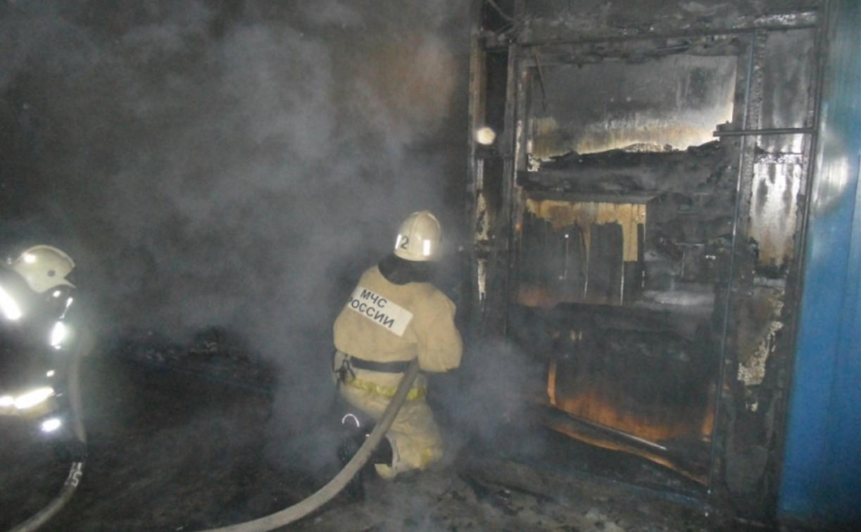 В Барсуках ночью в гараже сгорели три автомобиля