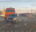 В Туле водитель Lada Granta неудачно обогнал КамАЗ