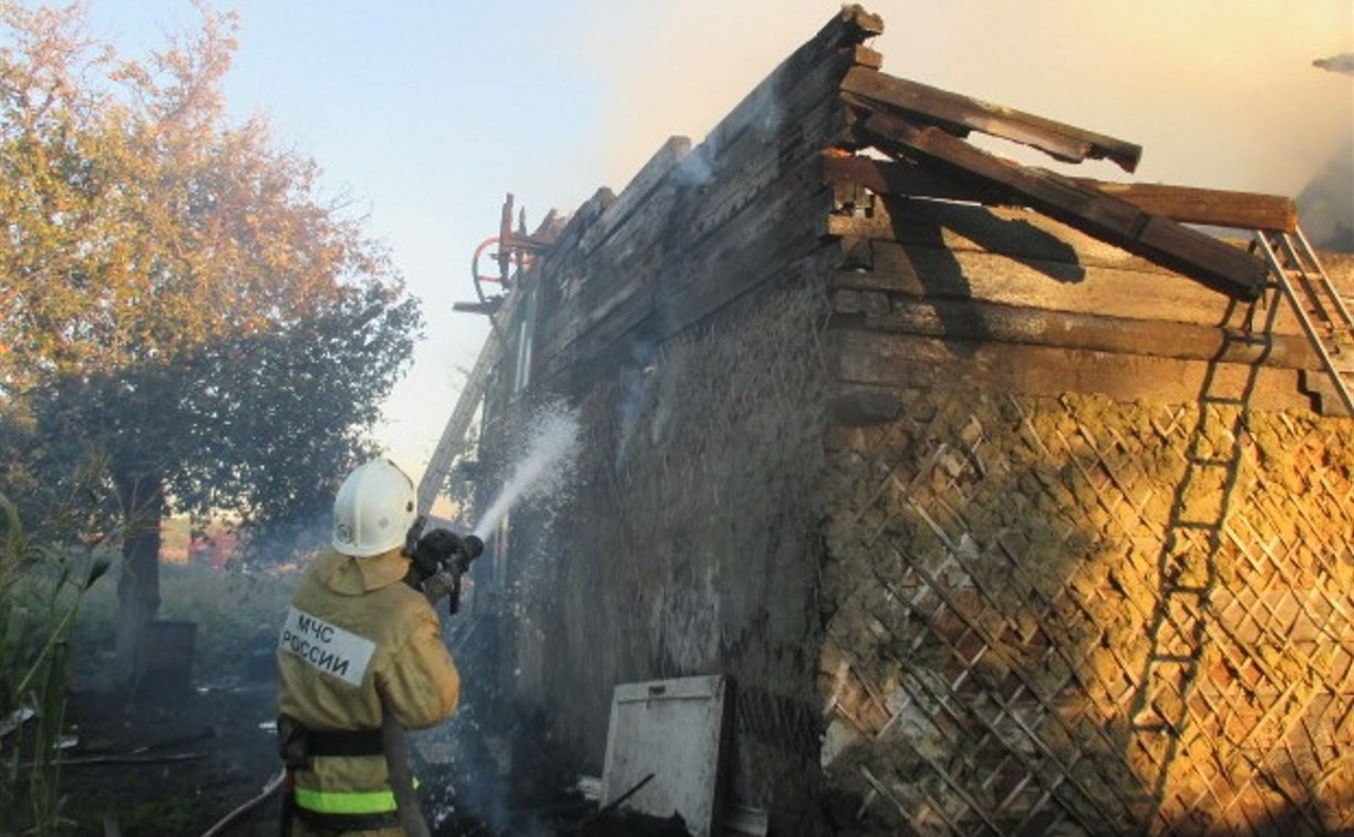 В Узловском районе сгорела крыша сарая